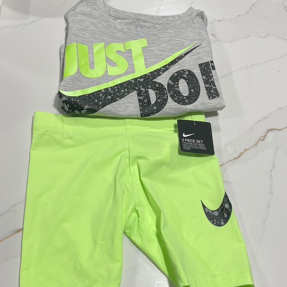 Nike 2 Piece Set